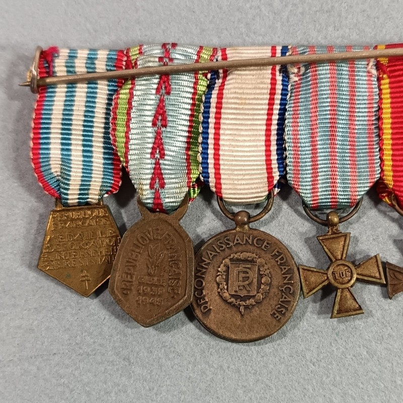 FRANCE BARRETTE DE 7 REDUCTIONS DES MEDAILLES MILITAIRES D'UN ANCIEN DE LA SECONDE GUERRE RESISTANT EVADE